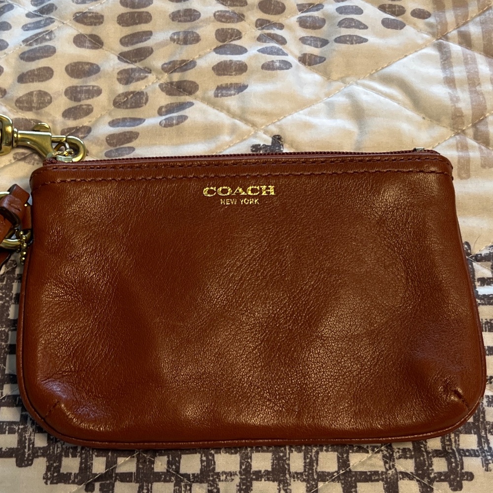 Adorable AF brown leather coach wristlet